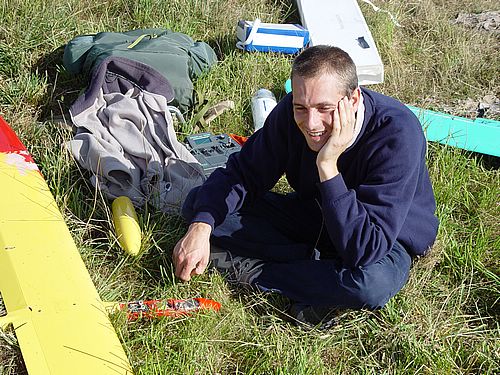 Second day: F3F. Here is Edwin mulling over his 'teabag' Acvacia.
