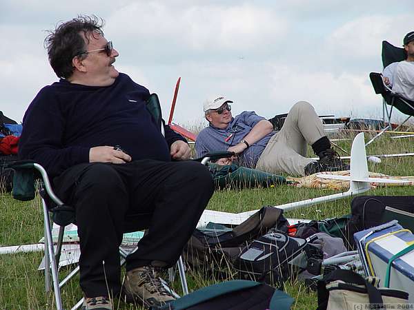 Dave Woods (left) and John Bennett relaxing between rounds. Dave flew fastest time of 46.62 with Elita. Came 6th overall.