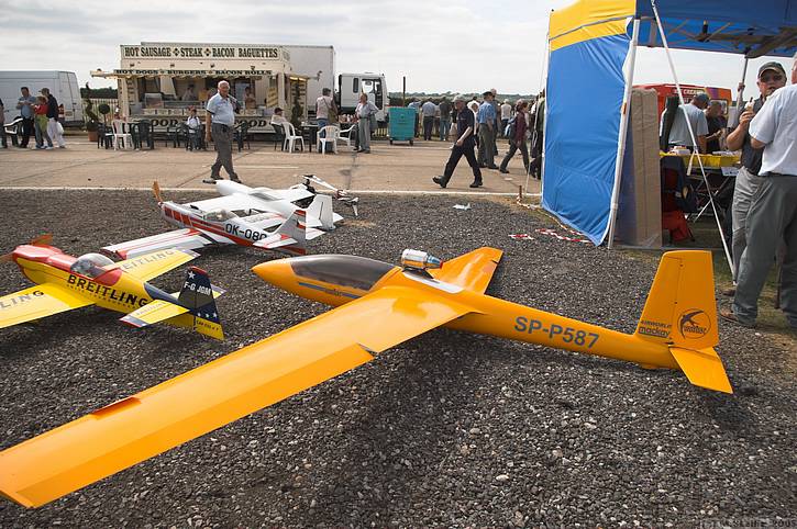 This 1/5 scale Swift was 5.05 meters span, powered by AMT Mercury gas turbine!