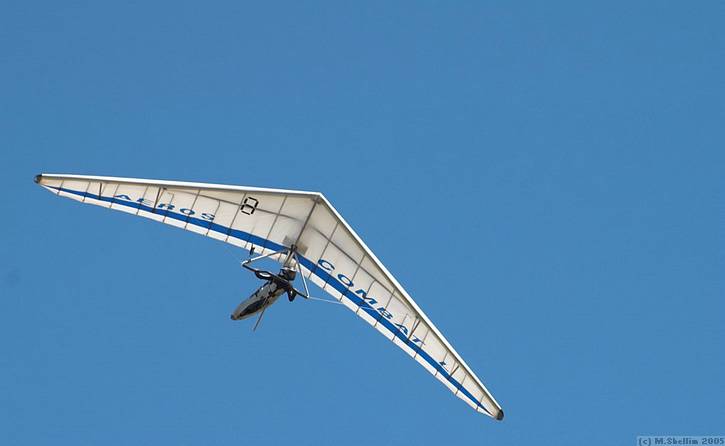 A (rare) hang glider. Paragliders are much more common at La Muela.
